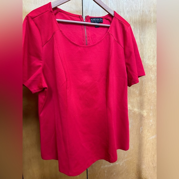 Lovely Red Top - Picture 1 of 3